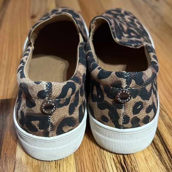 Steve Madden • Cheetah • Platform • 8.5 - Picture 4 of 6